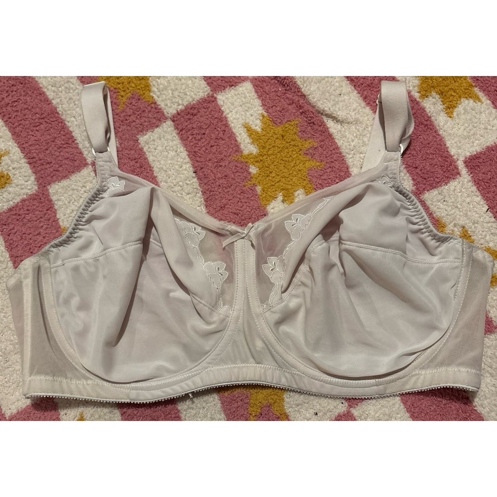 Bali Full Figure White Full Coverage Flower Unlined Underwire Bra, 42DDD